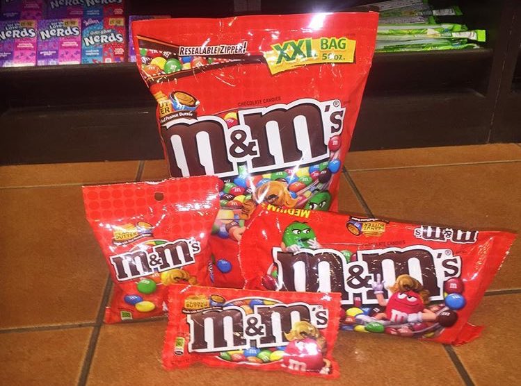 mrsimmssth's tweet photo. XXL 1.4kg bag of peanut butter M&amp;Ms! 😍🇺🇸🎁 £19.99 in our store, retailing for £39.99 on Amazon 😜👏🏼🎄🎁 https://t.co/6GxjWS9bvj