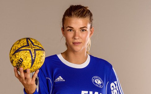 .@tessiewester is een topper! Ze staat in de halve finale op het WK Handbal. Ik sprak haar: bit.ly/TessWester