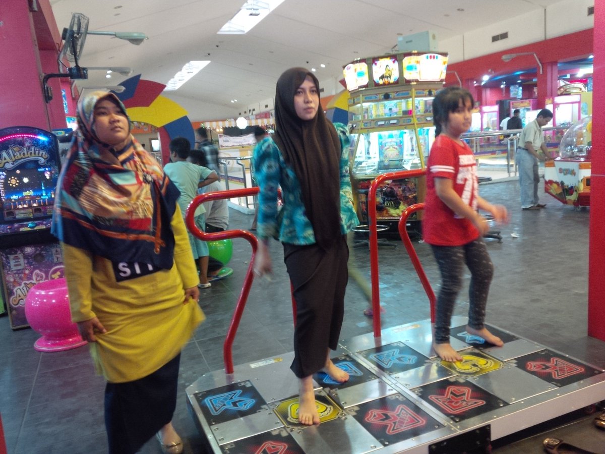 Sat qtime sm ni bocah, eee ktmu trus sm ni tante2