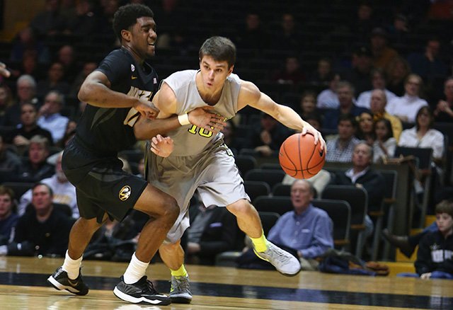 CommodoreNation's tweet image. From Nov. issue, Nathan Watkins of @VandyMBB donates stem cell to leukemia patient. bit.ly/1TS28E2