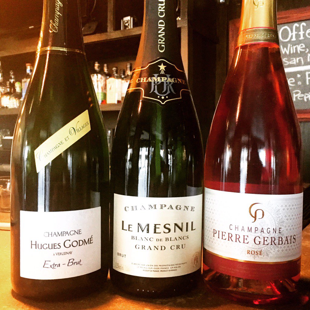 TheDarkRoomSTL's tweet image. facebook.com/events/8915771…
#JazzyNewYearsEve begins with AMAZING features like our #ChampagneFlight! #Grower #Bubbles