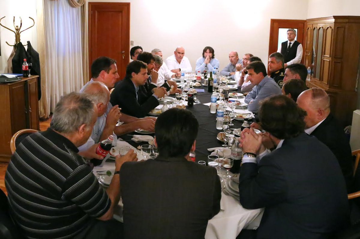 compactoweb's tweet photo. Ritondo se reunió con intendentes para definir el Operativo Sol  https://t.co/ZrY5XR31aV https://t.co/Efy0VdJ5I3
