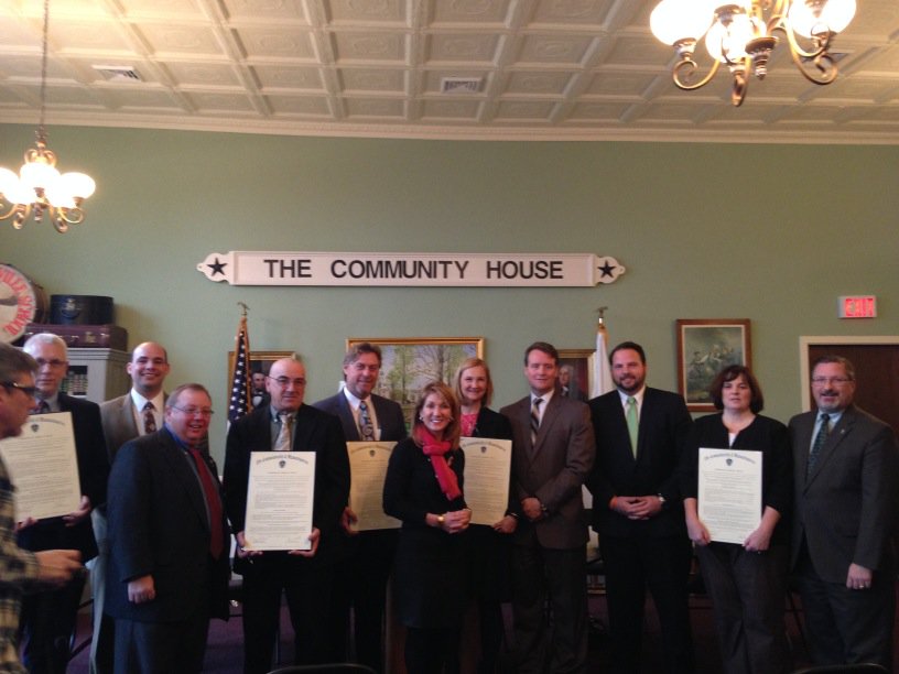 KarynPolito's tweet photo. At the Community House signing #CommunityCompacts 79-83! #Grafton #Sutton #Uxbridge #Charlton #Oxford ! https://t.co/gOnT44pNCb