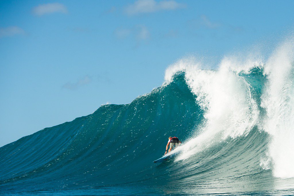 ripcurl's tweet photo. Nail biter! @Mick_Fanning through to the Semi Finals and the World Title dream is well and truly alive. #GoMick https://t.co/KDMkwW4fq6