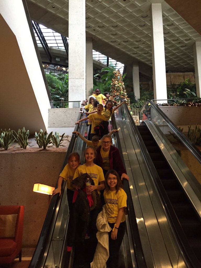 KBMissLarson's tweet photo. Crown Center Fun!!! @KBElementary https://t.co/ttWeUKFD7L