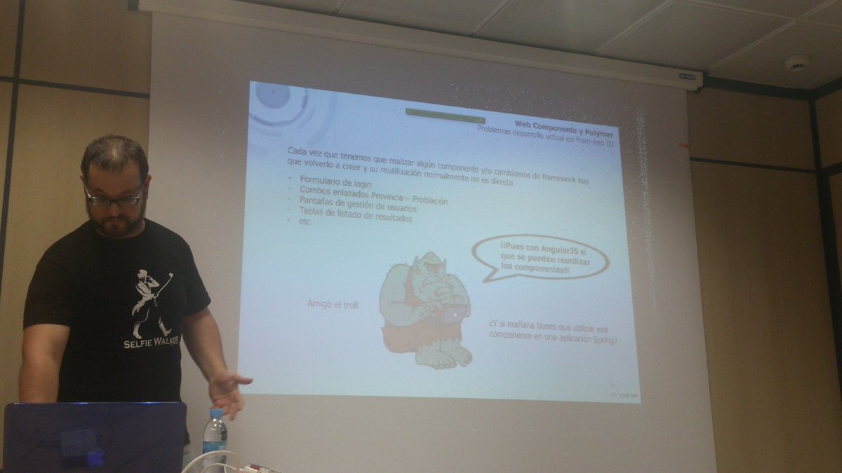 jturegano's tweet photo. Cristalina la intro a WebComponents de @CerroLozano, oro puro!  ^_^.  #101paneltechday https://t.co/N2ArIURKHF