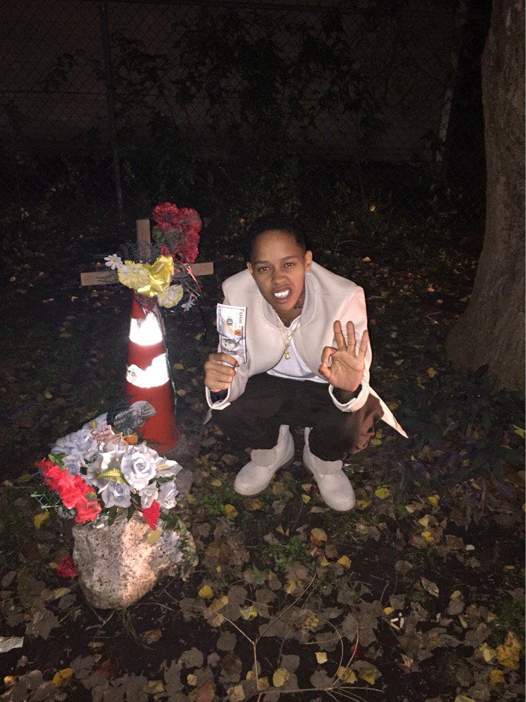 ombbloodbath's tweet photo. Trill Will Was A Savage Gotta Give Him His Props , And When I See You All I See Is Your Pops #HoldItTfDown ☝🏽️👌🏽 https://t.co/ySxAylbjbz