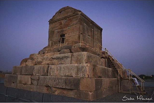 TehranTravel's tweet photo. #tomb #kourosh #cyrous the great #Iran #Tehran #Shiraz #tehrantravel https://t.co/kSzQNVAbQL