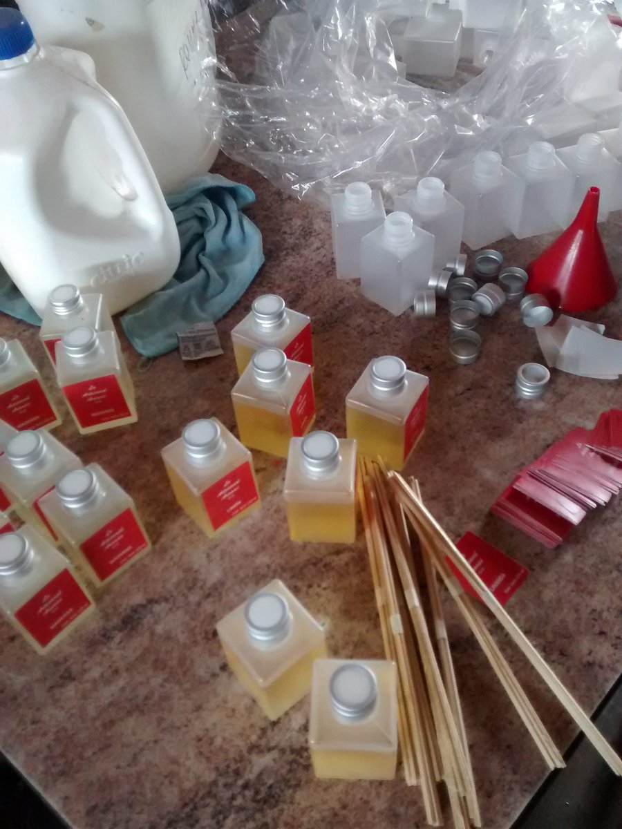 artesanalaromas's tweet photo. Mañana nublada y productiva 
Ventas por mayor y menor 
3413047652
loartesanalaromas@hotmail.com https://t.co/IGt2znHuvh