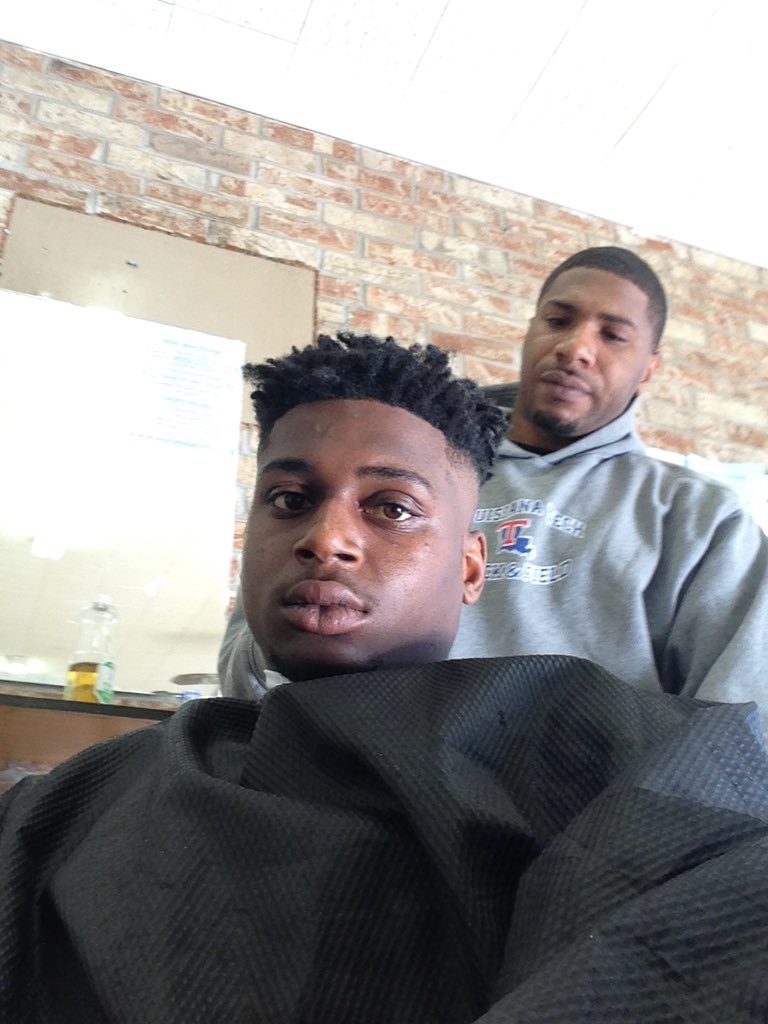 _longlivezay's tweet photo. S/o to my new barber for Gettin my rite #BGwork💯💈💈 https://t.co/CfKGI85KTp