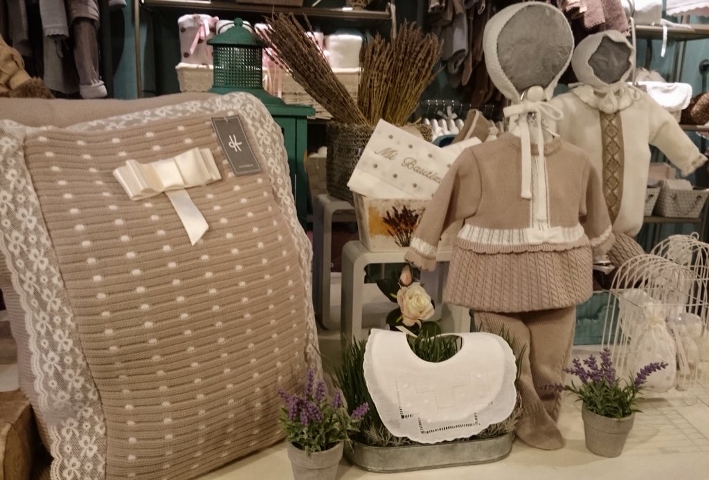 kala_spain's tweet photo. #kala #christmas #baby #babyoutfit  #newborn #neutral #bebe #bebes #ropadebebe #reciennacido #valencia #plazaredonda https://t.co/GQLwp3sznA