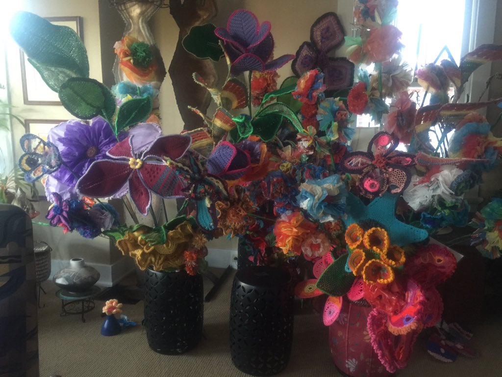 popdesfleurs's tweet photo. It's official-we have enough flowers for the planters! https://t.co/xJNNkweMt1