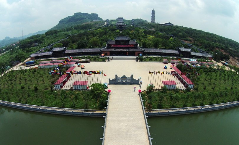 KiwiTour's tweet photo. #Bai_Dinh - #Trang_An, #Ninh_Binh
The largest #Buddhist temple in #Southeast_Asia, #Vietnam https://t.co/NWLgOi08Mu https://t.co/RBP578nZ7Y
