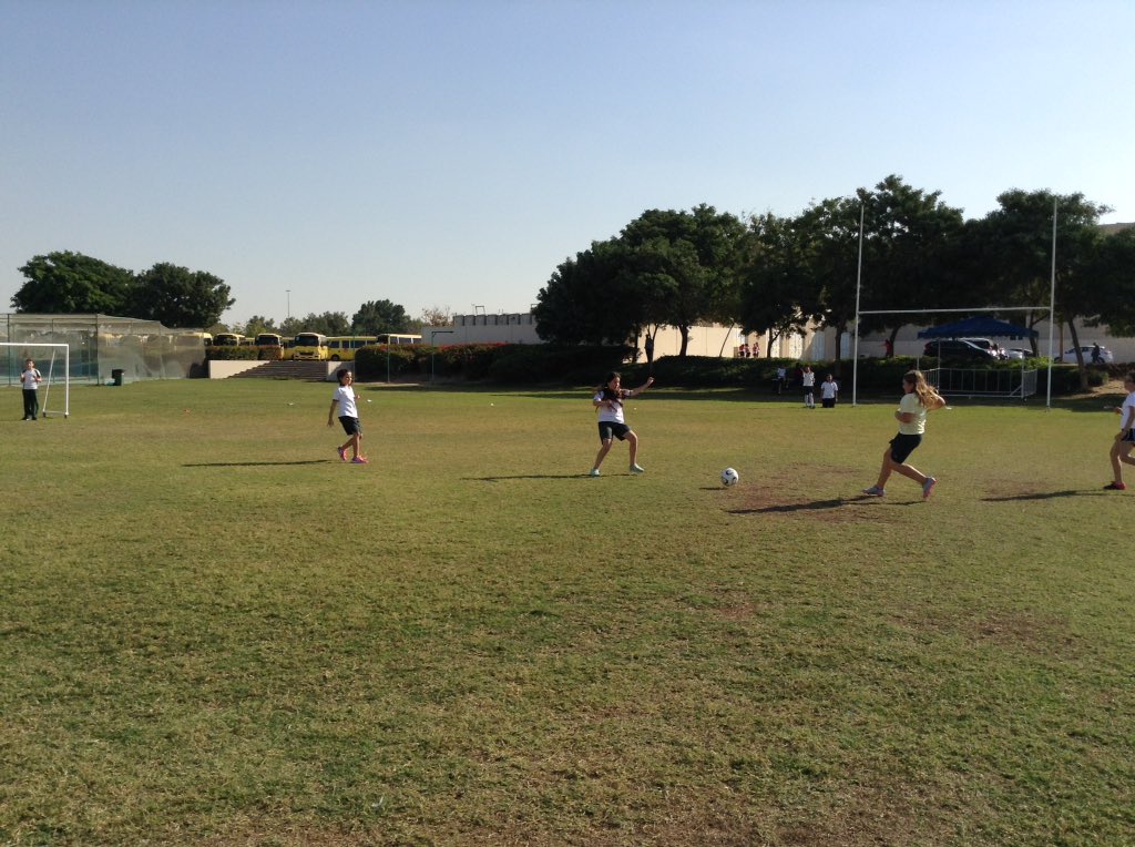 DIS_PE_SPORT's tweet photo. Well done to all Year 6 girls today! #interhousefootball https://t.co/7NMxOWTlrY