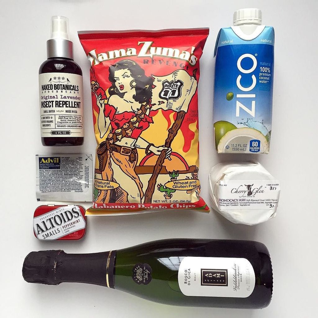 NakedBotanicals's tweet image. Summer #weddingwelcome kit with local goods: #NakedBotanicals @Rt11PotatoChips @CherryGlenChz. And bubbly, of cours…