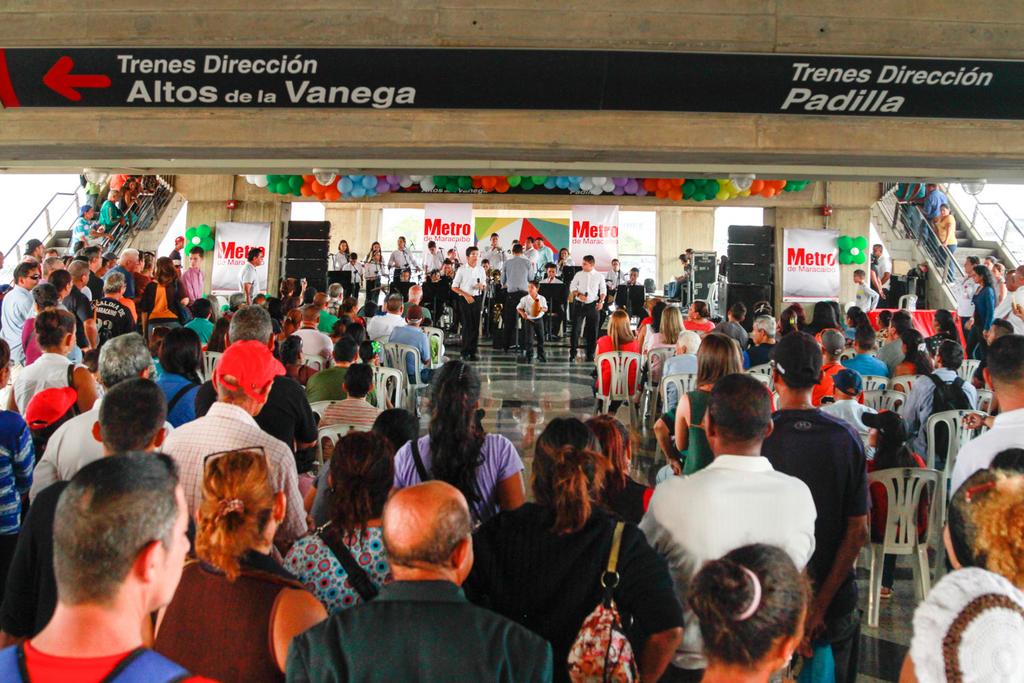 Con <a href="/OLcaribena/">LatinoCaribeña I.</a> del <a href="/NUCLEOMETRO/">NUCLEO METRO DE MCBO</a> d  <a href="/elsistema/">El Sistema</a>  cerramos #MetroCulturaYArte 2015 con #ParrandaEnLaEstaciòn