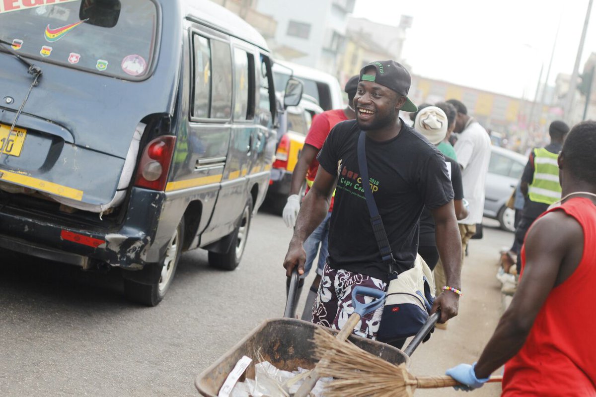 DAiTheDream's tweet photo. #Tweetblogger @akyherb Takes part of @pilolo_gh #CleanUp campaign prior 2016 Zebra Repainting Project
#BcAccra https://t.co/QSuzftkiD8