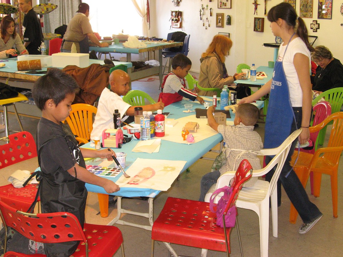 OFFCenterABQ's tweet image. #ThrowbackThursday  Our Studio back in 2009. We are so grateful to still be offering art to the whole community.