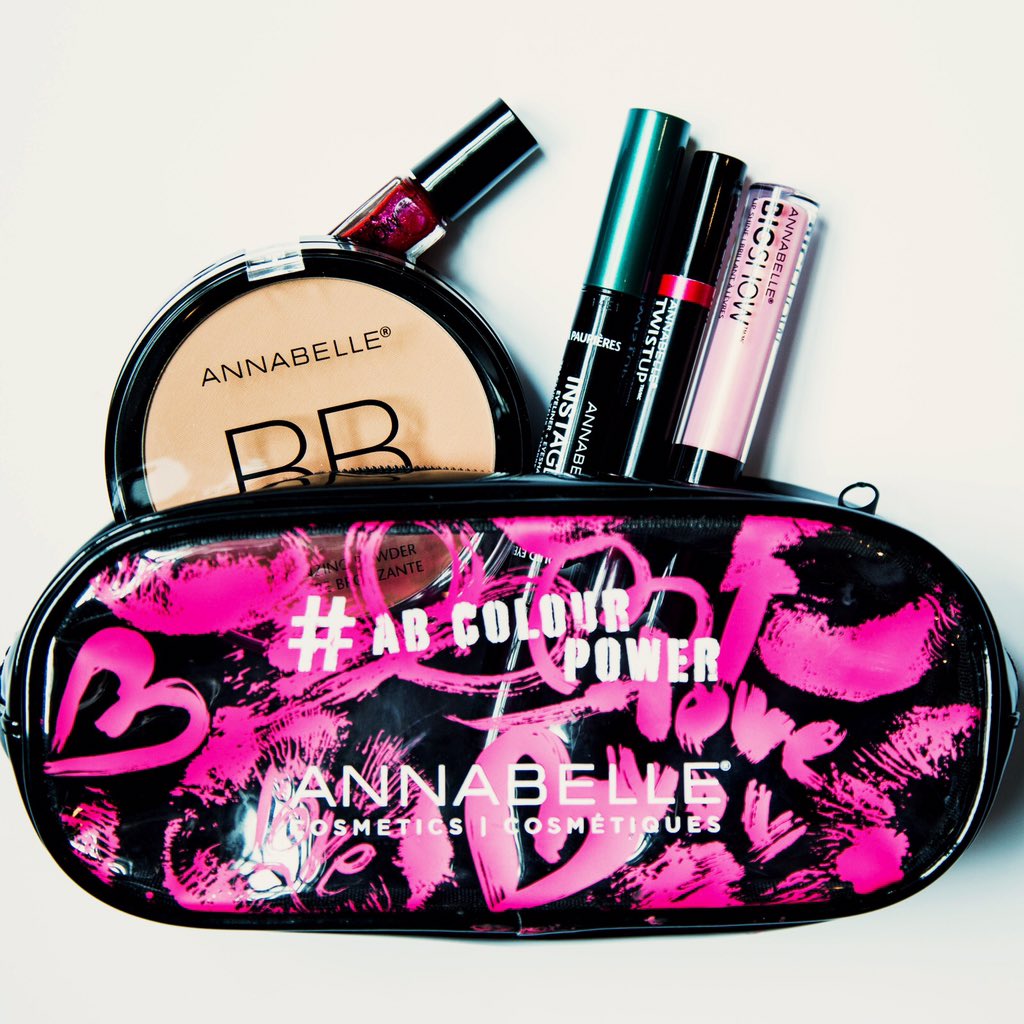 AnnabelleTweets's tweet photo. If you plan on kissing Santa, make sure your makeup game is on point! #limitededition #giftset  #ABColourPower https://t.co/DkKM3vmYtC