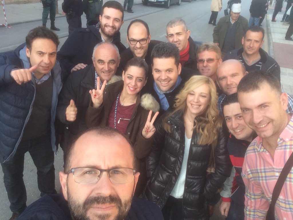 PSOE_Maracena's tweet photo. Esperando al próximo presidente del gobierno @sanchezcastejon #ElCambioQueUne @Noel_Lopez_ @desiree_vt @Marcelinohm https://t.co/OW8vLYUHUt