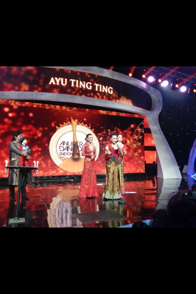 ira_ayting's tweet photo. Woww seneng banget iloveu iloveu ilove @aytingnew92 https://t.co/xiP4Q3WpX4