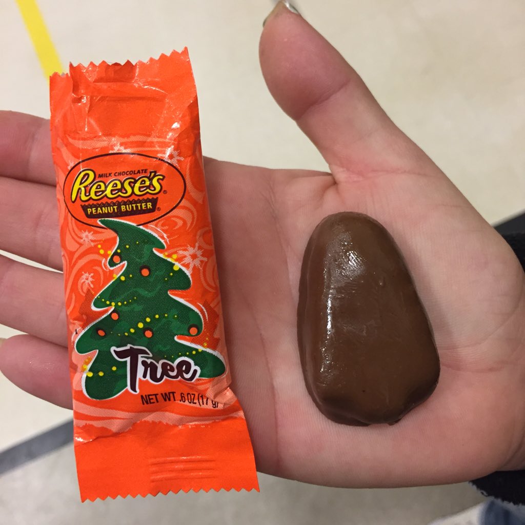 JustQ17's tweet photo. Tree or a wet brown duck foot? #reesesfail https://t.co/askaFyfHSC