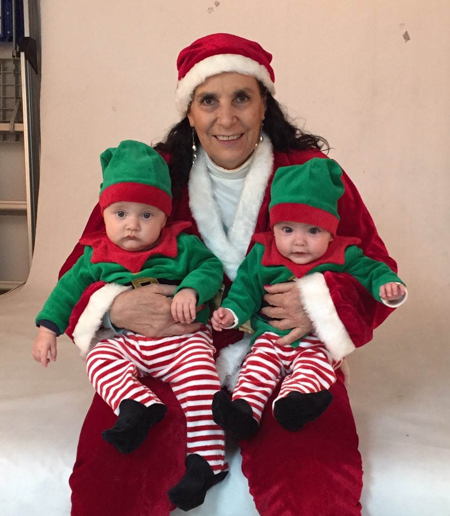 Pauportilla's tweet photo. Hohoho feliz Navidad a todos con la mejor abuela #VacacionesParaSanta https://t.co/GgMhilZjrz