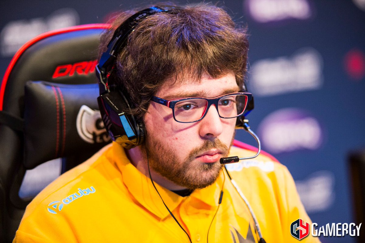 En estas navidades adopta un <a href="/RafaL0L/">RafaL0L</a>. Adopta una papaya. No lo abandones, él nunca lo haría
bit.ly/FC9LOL