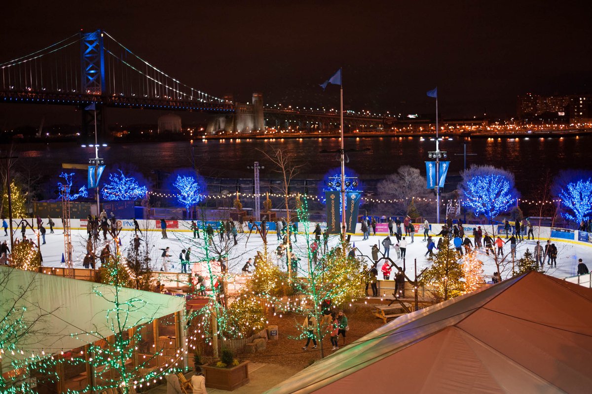 thephillyvoice's tweet photo. GALLERY: Holiday lights dazzle in Philadelphia https://t.co/bCBkMxf2ue @visitphilly Photos by: @tracievanauken https://t.co/4cNZ6WQ3Ug