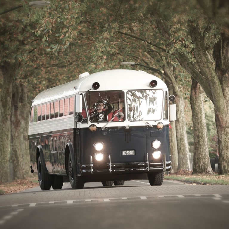 Kom op tijd morgen voor het optreden van de Zandtovenaar. Gebruik de GRATIS BUS. Info via: watbezieltheusden.nl/locatie-route-…