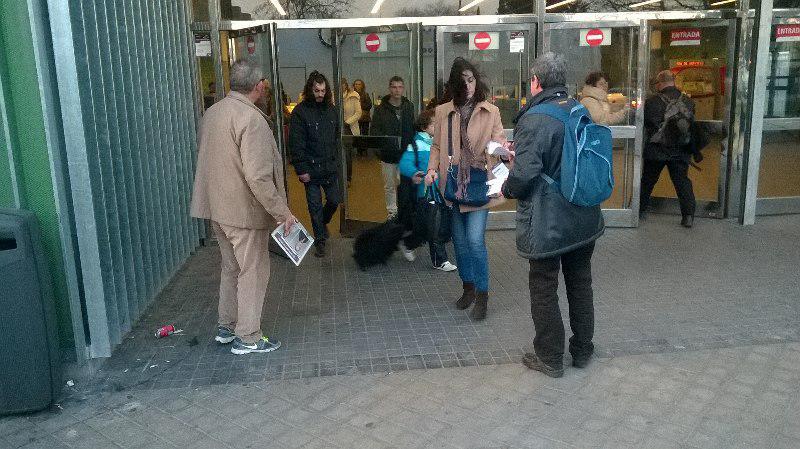 TemasVillaverde's tweet photo. Ahora en Puente Alcocer, sprint final !!! No paramos!!! #UnPaisContigo #CallesMoradas #IglesiasPresidente20D https://t.co/iiTjmVfh1n