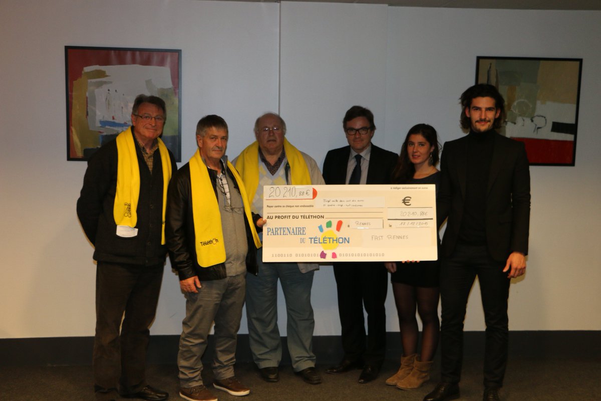 RennesSB's tweet photo. L' asso #GRP #FastRennes remet un chèque de 20 210.88€ au profit du @Telethon_France. #Pride #WellDone https://t.co/sEb9Hws0Md