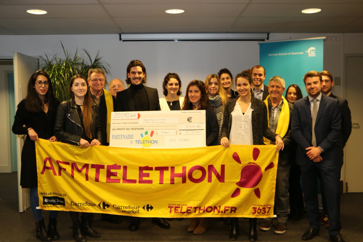 RennesSB's tweet photo. L' asso #GRP #FastRennes remet un chèque de 20 210.88€ au profit du @Telethon_France. #Pride #WellDone https://t.co/sEb9Hws0Md