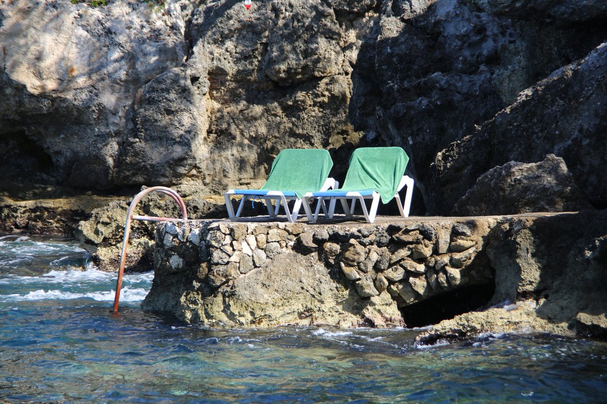 Xtabi_Negril's tweet photo. Does it get better than this? #soakupthesun #bestvaction #cliffs #tan #bythesea #negril #travel #private #swim #cave https://t.co/AK3aZE6ojN