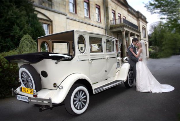Horgans_Cars's tweet photo. Travel in the luxury in one of our award winning #wedding #cars driven by #chauffuers wearing their 1930s uniforms https://t.co/CZDG7EbEts