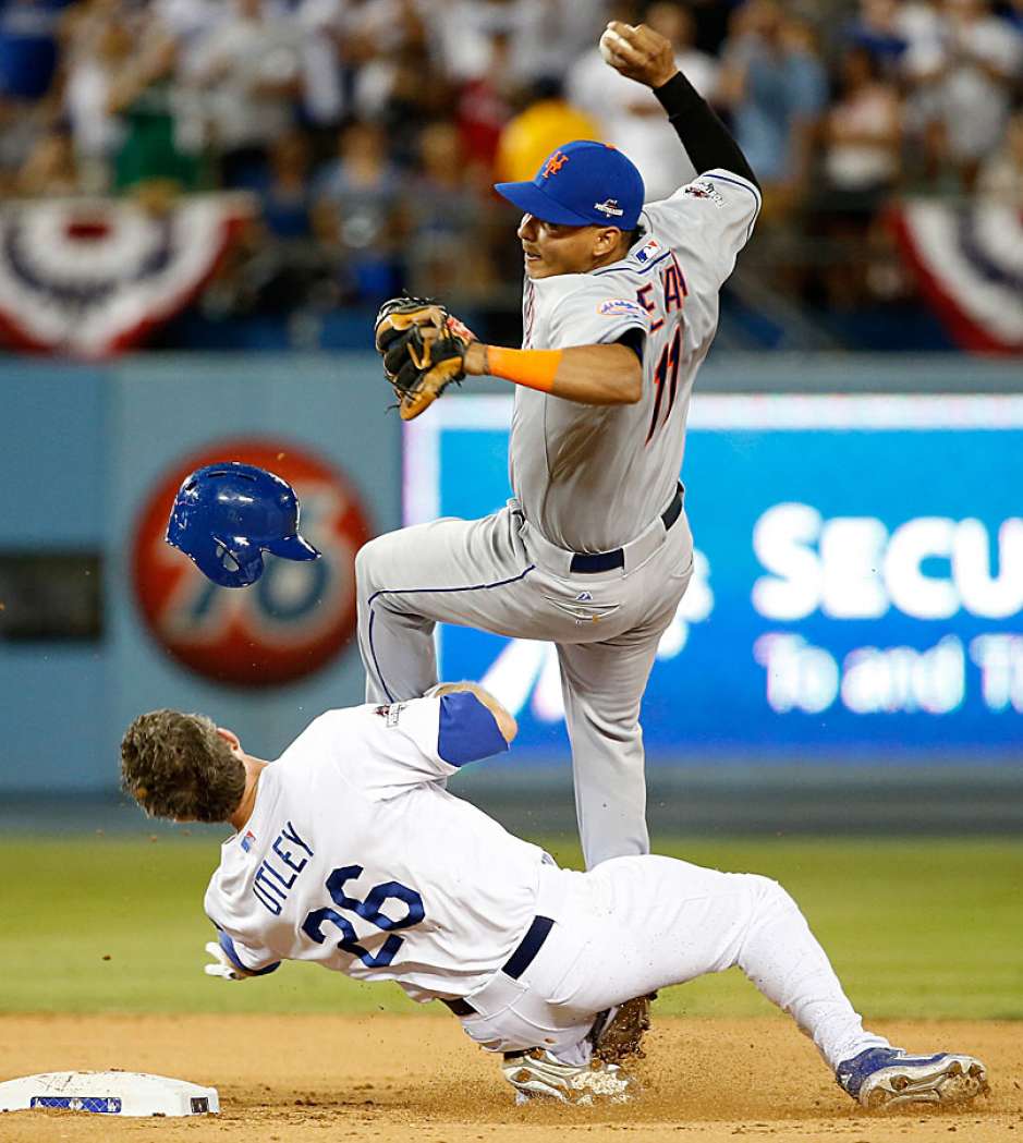  Test the limits of your Yuletide forgiveness today by wishing Chase Utley a happy birthday ;-) 