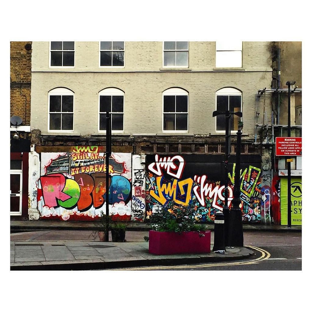 pillsanddollarb's tweet photo. 👑 Robbo #robbo #kingrobbo #teamrobbo #shoreditch #bricklane #streetart #graffiti #spraypaint #paint #mural #wallmur… https://t.co/Jjw9Uphd8Q