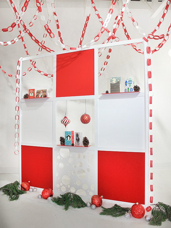 Loftwall's tweet photo. #Throwback to a holiday photoshoot with a 6'w #FRAMEwall. #happyholidays
#dividers #tistheseason https://t.co/AzUfJyYkpz