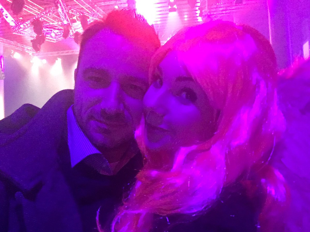 ellen_alfer's tweet photo. #telekomwall #meinmagenta #Weihnachten auf Angelo ist seit 2013 Verlass #danke https://t.co/qHQJsdlDwX