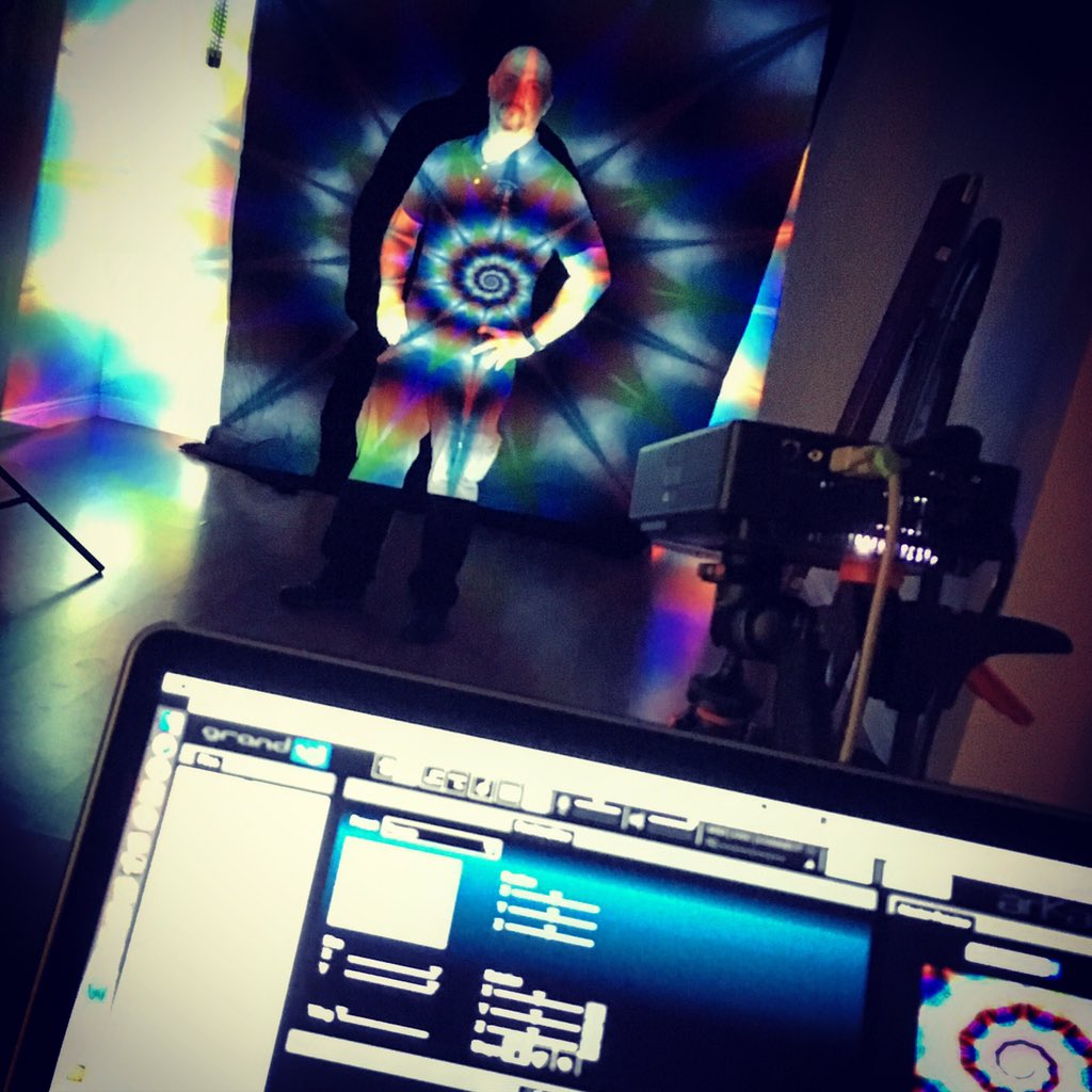 STUDIOo2o's tweet image. Really cool shoots today. Projection photo in ROOM C, and commercial video in ROOM B.