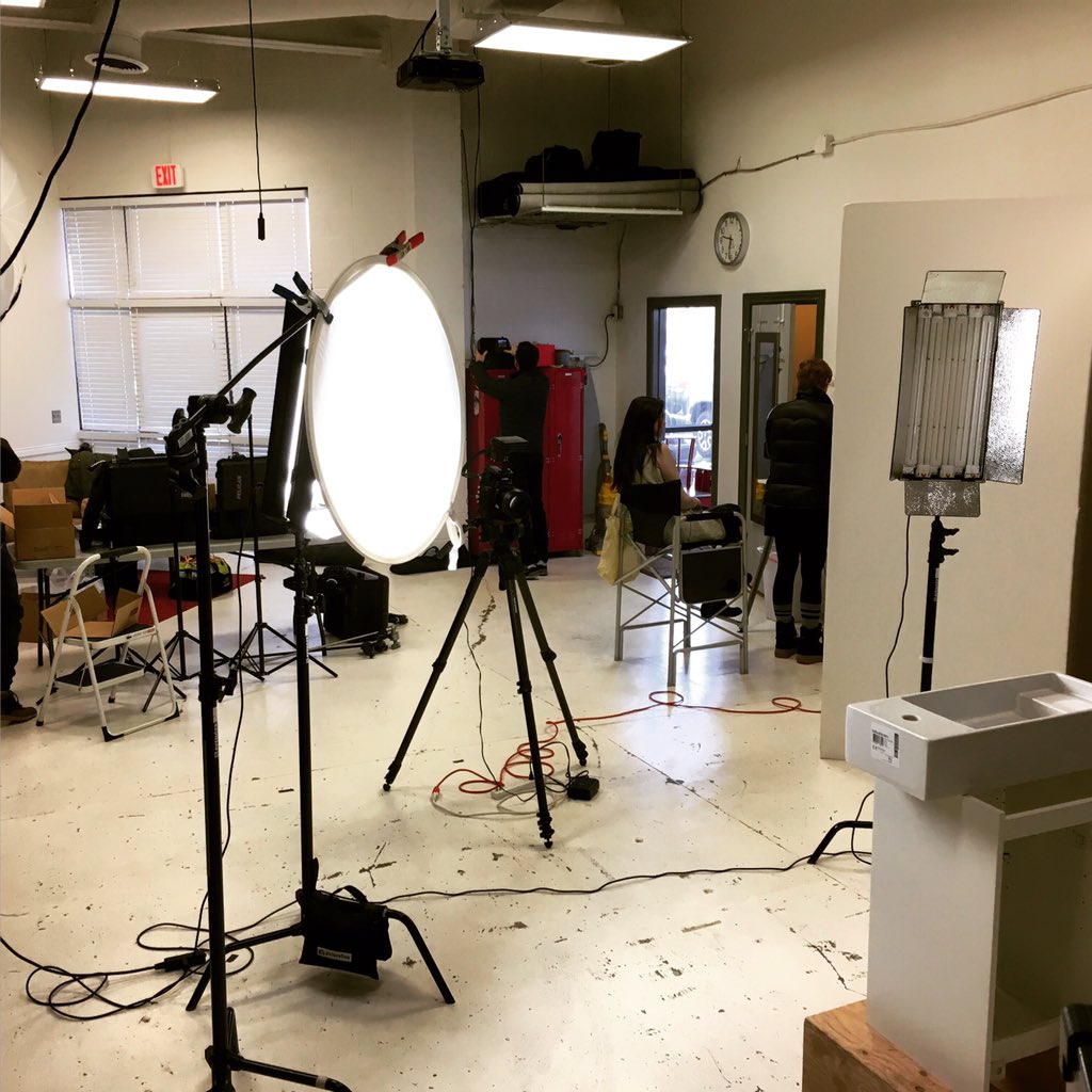 STUDIOo2o's tweet image. Really cool shoots today. Projection photo in ROOM C, and commercial video in ROOM B.