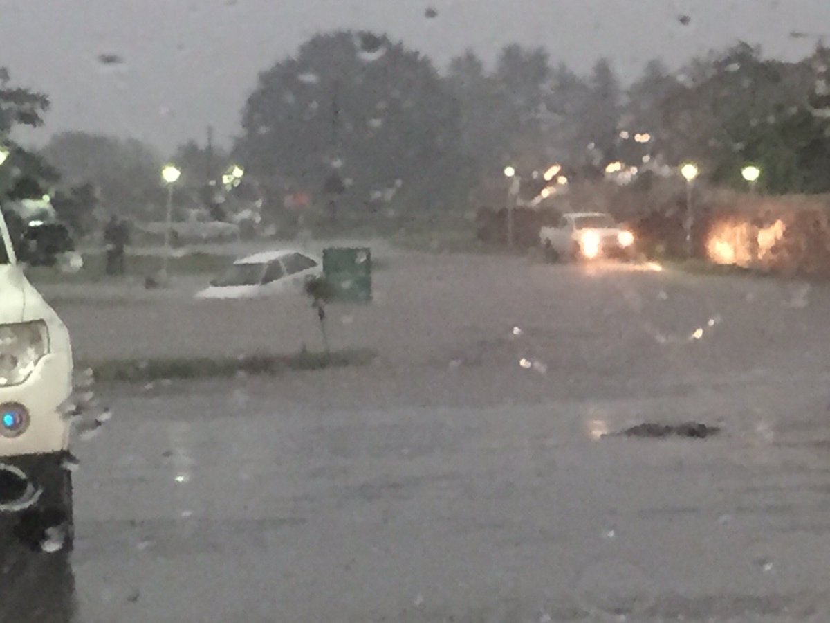 nicol3tt3000's tweet photo. MV under water by BP garage on O'Reilly Merry Street, Benoni @JnrEGM @EWNTraffic @mattydk1 @FRACCDSP @tWeatherSA https://t.co/jRHIoQnaA3