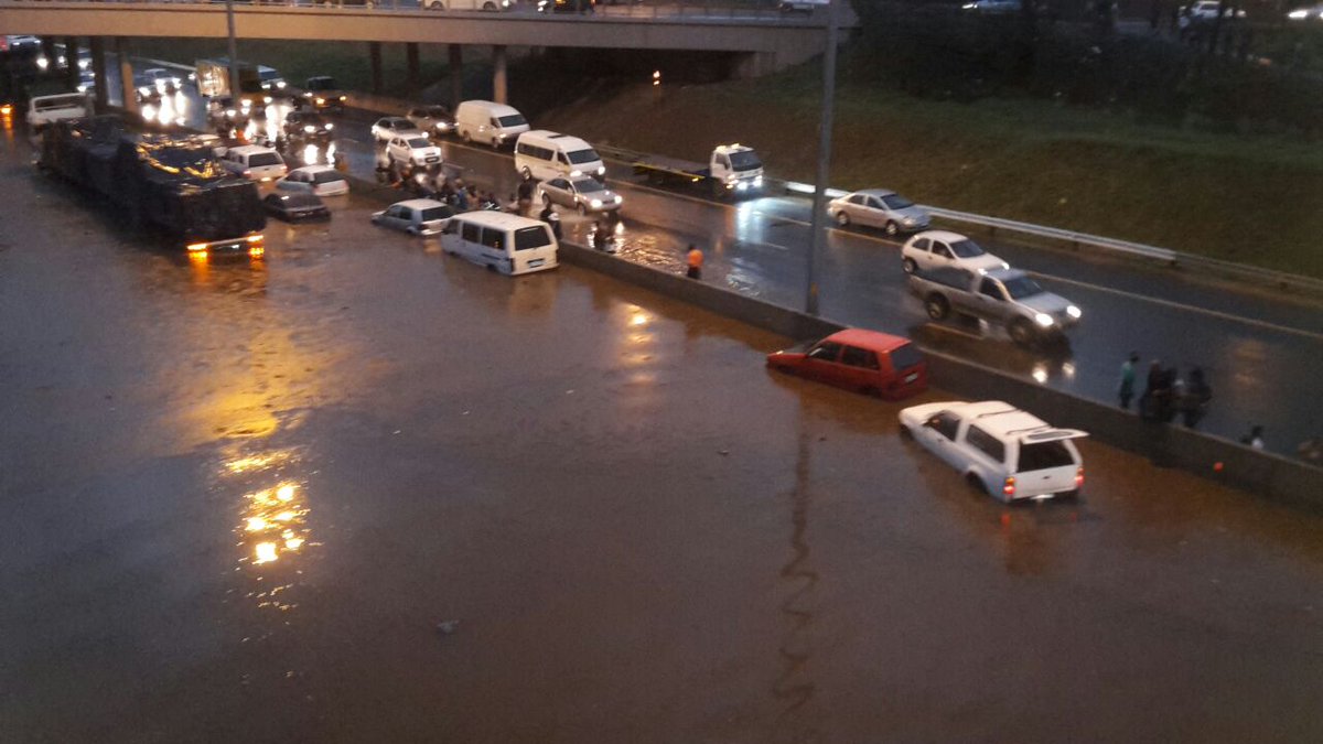 nicol3tt3000's tweet photo. #AVOID Bridge at Voortrekker Road on N12 to Benoni @JnrEGM @EWNTraffic @mattydk1 @FRACCDSP @benonicitytimes https://t.co/OTupFTma3w