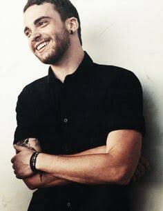  Happy Birthday Taylor York 
You aré my crush   i Love you so MUCH 