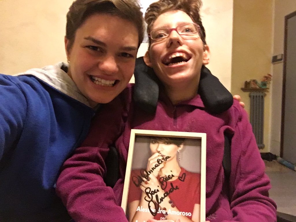 AOldrati's tweet photo. @AmorosoOF Basta un piccolo gesto d'affetto inatteso ❤️ #grazieale#felicità https://t.co/ZjDqRUdzWO