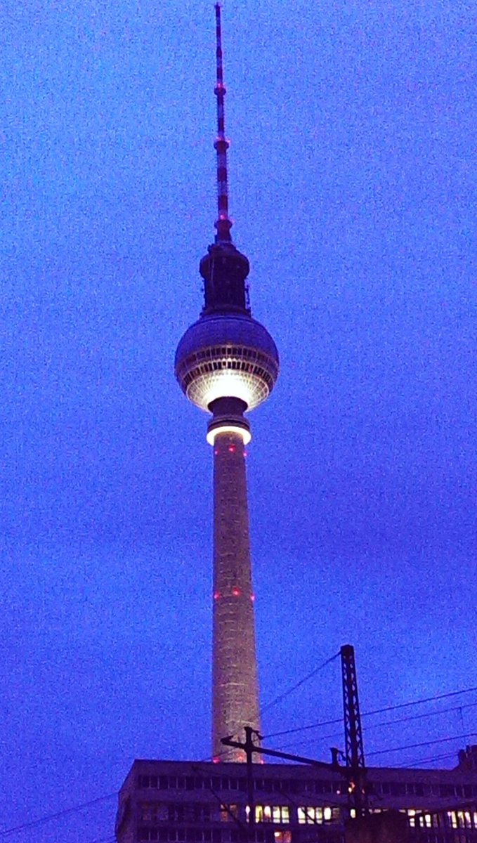 leighlust's tweet photo. #Berlin 26 years after I was last here. Where is that wall again??? https://t.co/Wp04oRx7hB