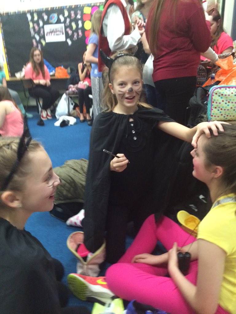 WellfieldMiddle's tweet photo. Backstage prepping for tonight's Panto #WMSTalent #makeupmayhem https://t.co/OQqc2xfsMd