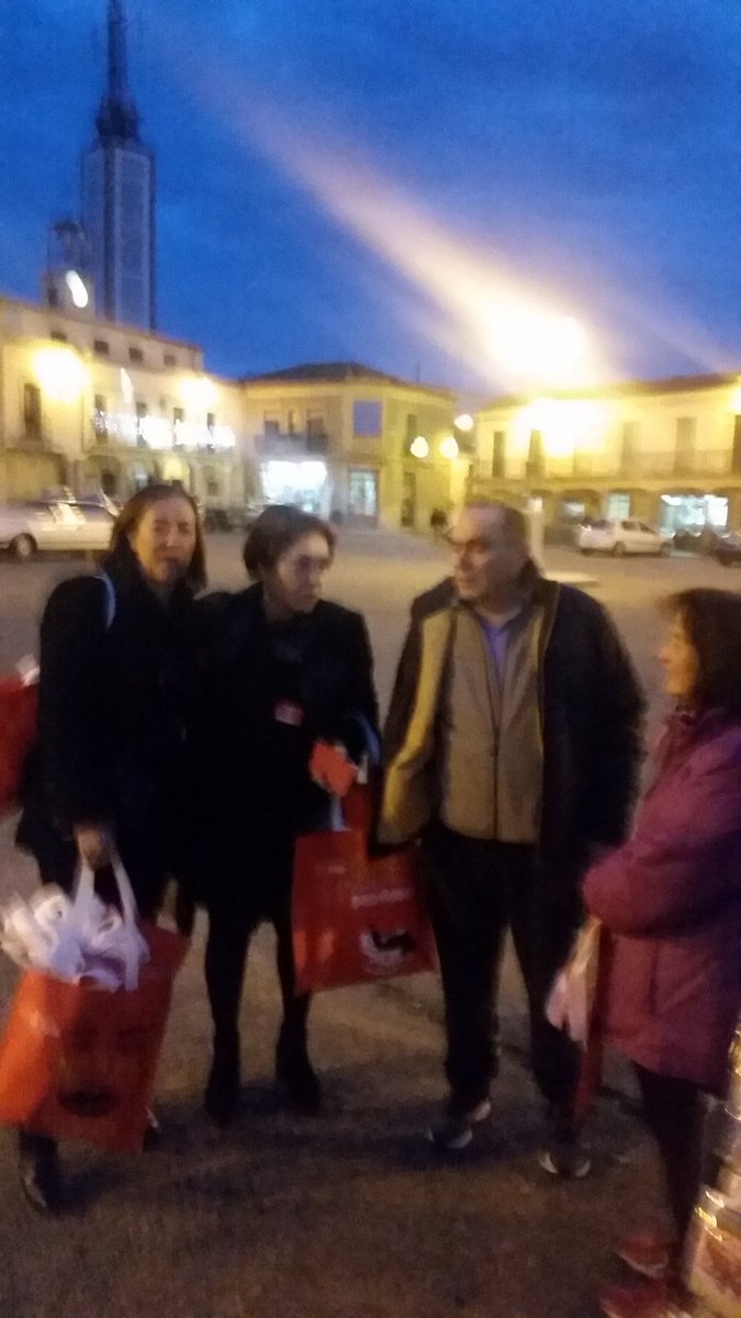 CarmenJuanes's tweet photo. Seguimos de ruta.  #LaFuentedeSanEsteban @AlegraAlonso @RRosarubio2 
#PedroPresidente https://t.co/6ounIGAmIL