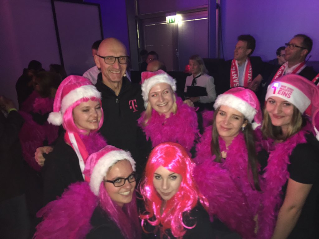 gaida_peter's tweet photo. #telekomwall der Chef persönlich https://t.co/sJBV4vQrkA