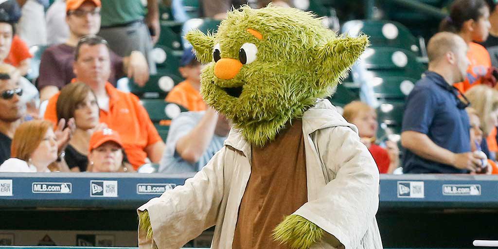 MLB's tweet photo. “When 900 years old, you reach … Look as good, you will not.” #StarWarsTheForceAwakens https://t.co/BOgV01YaON